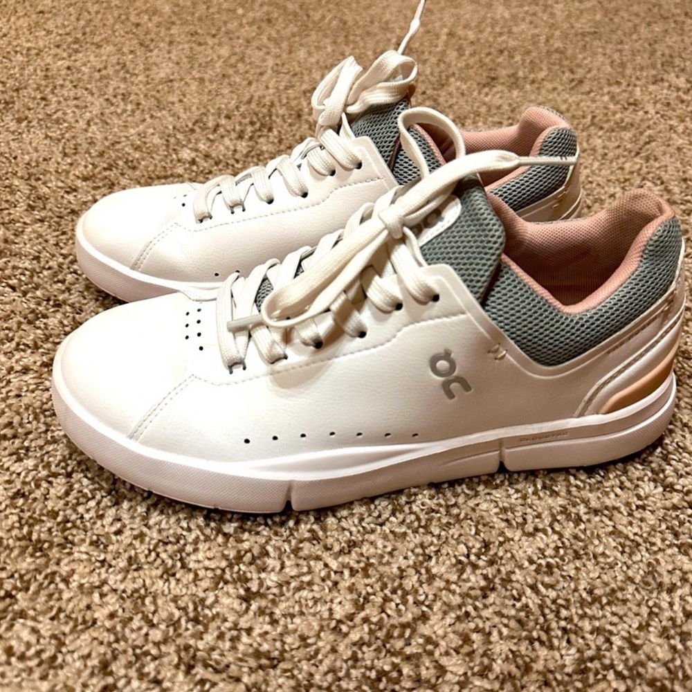 Oncloud 7 1/2 white/rose The Roger Advantage